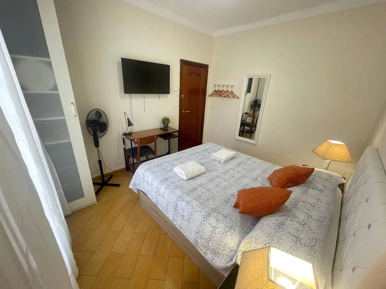 Alojamiento Nuevo Valenci Barcelona Bed & Breakfast
