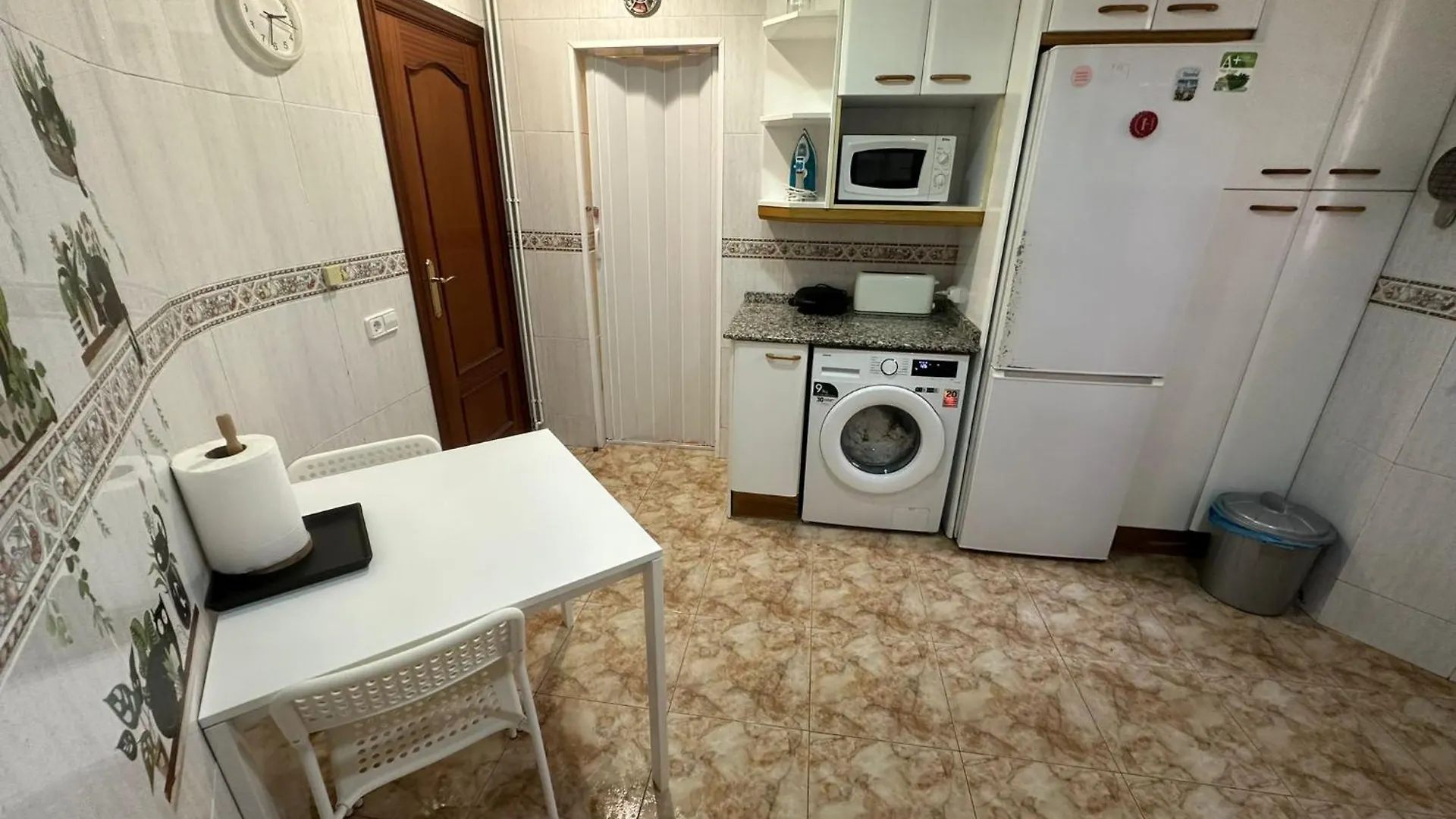 Alojamiento Nuevo Valenci Barcelona 0*,